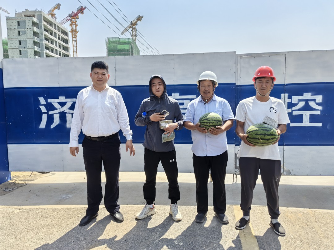 高溫來襲--擇立集團“夏送清涼，保安康”